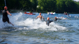 Karolina Jahnz ze Stargardu ze złotem w kategorii kobiet 40–44 lata podczas sobotnich zmagań JBL Triathlon Sieraków 2026