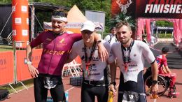 Karolina Jahnz ze Stargardu ze złotem w kategorii kobiet 40–44 lata podczas sobotnich zmagań JBL Triathlon Sieraków 2026