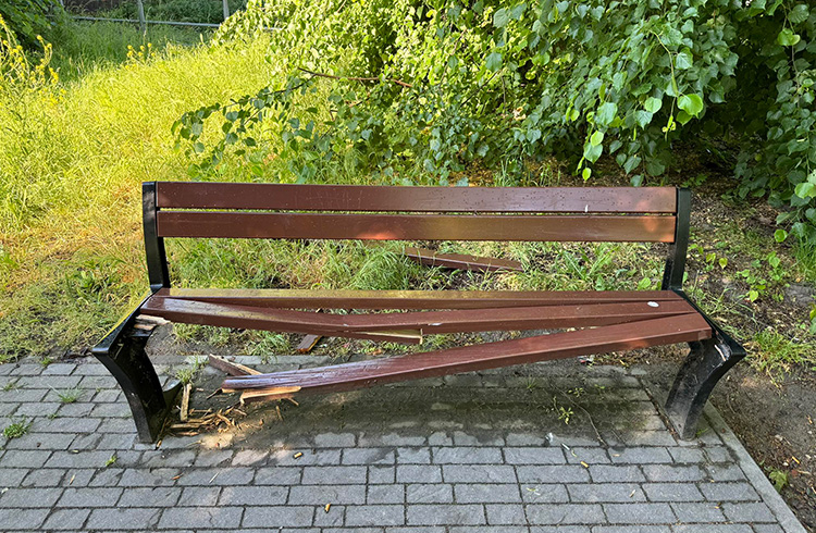 Wandale niszczą stargardzkie place zabaw