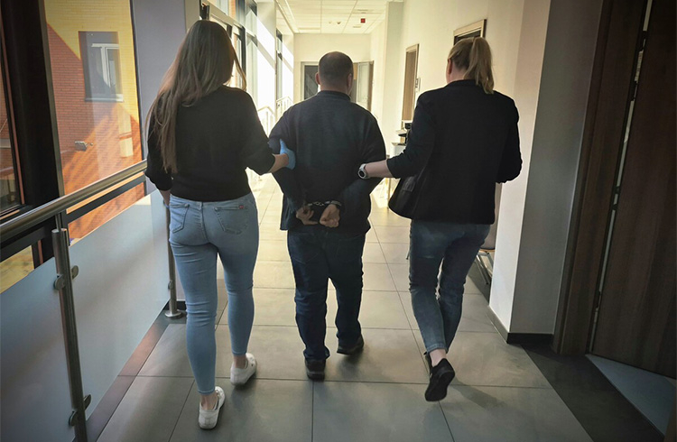 Agresja i narkotyki. Interwencja zakończyła się zarzutami